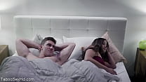 sex удачливому сводному брату отсосали его член сводная сестра и ее друг porn
