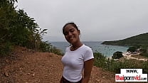 sex тайская тинка черри в любительском видео выебана большим белым хуем сзади на улице porn