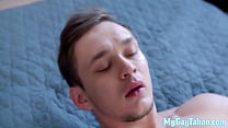 sex татуированный лысый ебарь делает минет перед сводным братом без презерватива porn