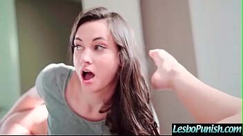 sex сара засунула в пизду толстую ложку и вся вода из пизды вылилась porn