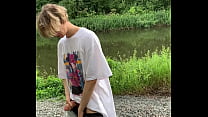 sex милый мальчик дрочит в лесу у озера porn