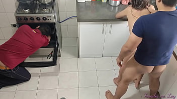 sex я трахаю свою невестку очень богато пока моя жена готовит я положил ткань чтобы она не поняла что я со своей porn