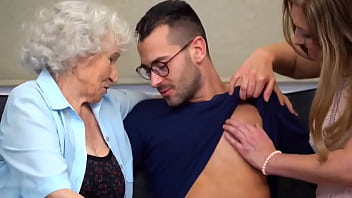 sex старая бабушка в тройничке со зрелым и молодым мужиком porn