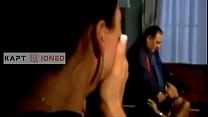 sex 嫉妬深いイタリア人のお父さんは娘にお母さんの前で男にキスをするのにふさわしいものを与えます porn