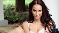 sex миниатюрная европейская гибкая модель и грудастая новозеландская милфа соло софткор porn