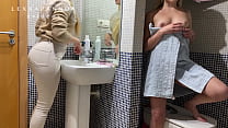 sex когда ты мастурбируешь в ванной и твоя сестра входит ко второй porn