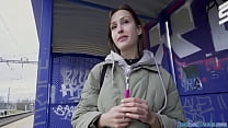 sex европейская брюнетка с круглым вырезом получает деньги за минет и секс porn