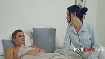 sex мачеха с синими волосами застукала за дрочкой на ее фото porn