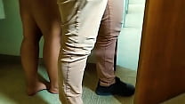 sex ホテルの支配人は私の妻を毛皮で犯した porn