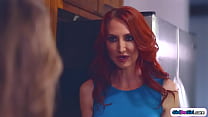 sex миниатюрная крошка сквиртует на лицо мамочки porn