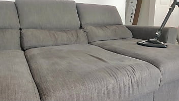 sex 继女在沙发里性交露出她的脚底 porn