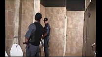 sex ショッピングトイレのティーンと警備員 porn