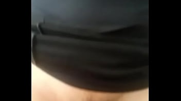 sex エッチな服装倒錯者は巨大な男性に犯され彼女は彼女を入れたときに娼婦のようにうめき声を上げます porn