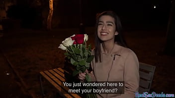 sex снятая европейская милашка сосет в видео от первого лица перед сексом в миссионерской позе porn