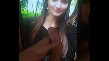 sex трибьют для стильной брюнетки с длинными волосами на большом мониторе porn