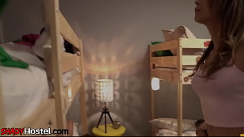 sex стройная крошка из общежития сосет и принимает двойное проникновение после того как ее зажарили в духовке porn