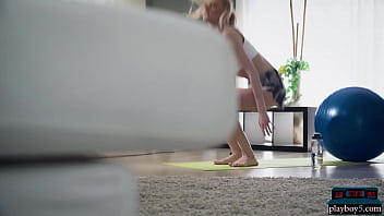 sex русская миниатюрная милфамодель герда рубиа тренируется гибко позировать для playboy porn