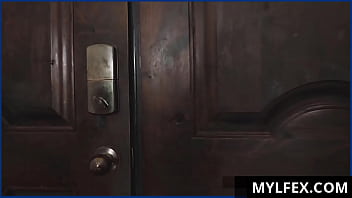sex mylfexcom скомпрометированная тетя занимающаяся домашними обязанностями своего племянника тринити сентклер алекс porn