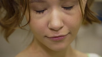 sex отчим и друзья трахают kitty doll88 во все дырки первое двойное проникновение porn