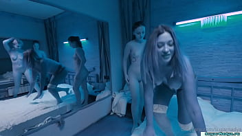 sex sugarnadya и nataligreen пришли на масляный массаж но их встретили две похотливые русские красотки porn