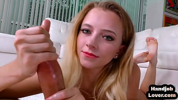 sex модель в нижнем белье медленно дрочит парню в эротической паре от первого лица porn