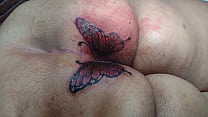 sex mary butterflyは彼女のお尻のタトゥーをやり直し夫のalexandreはいつものようにすべてを撮影してみんなに見てジャークオフするように見せました porn