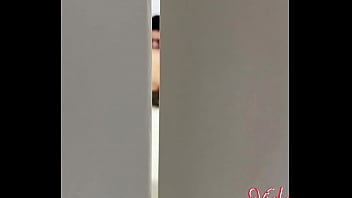 sex 私は妻と仲直りしている若い男をスパイしている 彼らは私が見ていることを知りませんでした porn