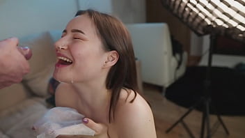 sex первокурсницаотличница ловит сперму лицом ебется и жадно сосет за токены на стриме в общаге porn