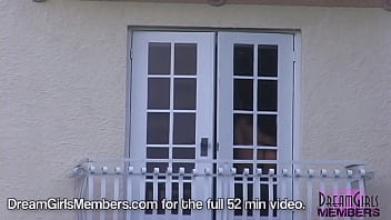 sex великолепная подтянутая модель обнажается все в первой съемке porn