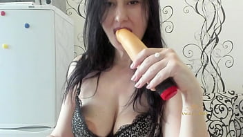 sex молодой муж кончил милфе на лицо и сиськи после минета angelamilf porn