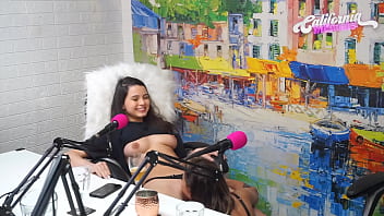 sex флавия оливер занимается оральным сексом с наташей стеффенс во время записи калифорнийского подкаста porn