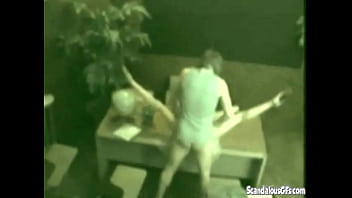 sex офисная шлюхачлен раздвигает ноги porn