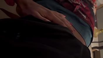 sex 若い男はいつもトランスジェンダーとセックスするために彼のガールフレンドを家に残します porn