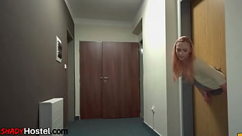 sex тройничок с маленькими сиськами молодую женщину трахнули в комнате общежития после минета porn