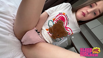 sex 私のステップブロは私に私の最初のクリームパイを与えます porn