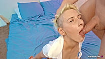 sex девушкаблондинка с короткими волосами в любительском видео делает минет пухлому парню лижет очко и давится спермой porn
