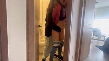 sex мой друг оставляет меня одну в доме горячей тетки и мы трахаемся в ванной porn