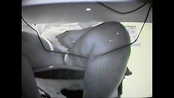 sex скрытая камера под столом моей мамы ловит ее пальцами porn