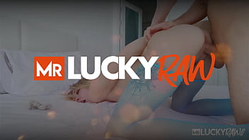 sex красивая блондинка jazlyn ray принимает это глубоко porn