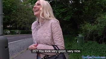 sex красотке от первого лица платят за то что она сосет и трахается на публике на улице porn