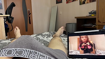 sex сводная сестра застукала меня за просмотром порно и решила отсосать мой член porn