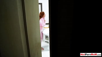 sex рыжая милфамачеха софия лок снимает видео с минетом для своих поклонников porn
