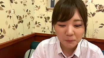 sex 밝고 귀여운 십대 삼촌은 에로틱 한 것을 좋아하는 음란 한 소녀입니다 그녀는 남자와 섹스를 상상할 때 전기 마사지 기계로 자위합니다 코스프레 제복을 입은 아름다운 소녀가 질내 사정되었습니다작은 보지힘 젖꼭지 porn
