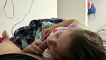 sex моя маленькая падчерица играет с моим членом во рту пока мы смотрим фильм она не знает что я это записала porn