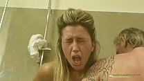 sex отчим жестко трахает падчерицу в ванной отеля самый болезненный и грубый трах с финальным кремпаем она не на porn