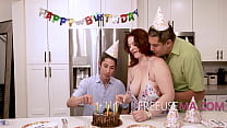 sex とにかく彼女の継息子の誕生日を特別なものにする porn