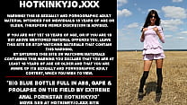 sex большая синяя бутылка полная жопы зияния и пролапса на поле от экстремальной анальной порнозвезды hotkinkyjo porn