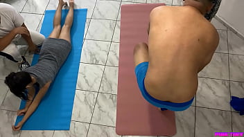 sex пара массажей клиент попросил меня сесть на него сверху и помассировать его член рядом с моим мужем нтр porn