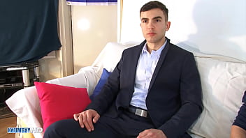 sex горячая банкирша пришла подписать контракт получила дрочку несмотря на него porn