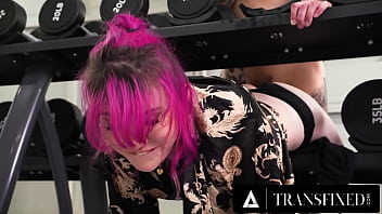sex transfixed милашка лена мун застревает в спортзале и оттрахана большим членом который пользуется преимуществом porn